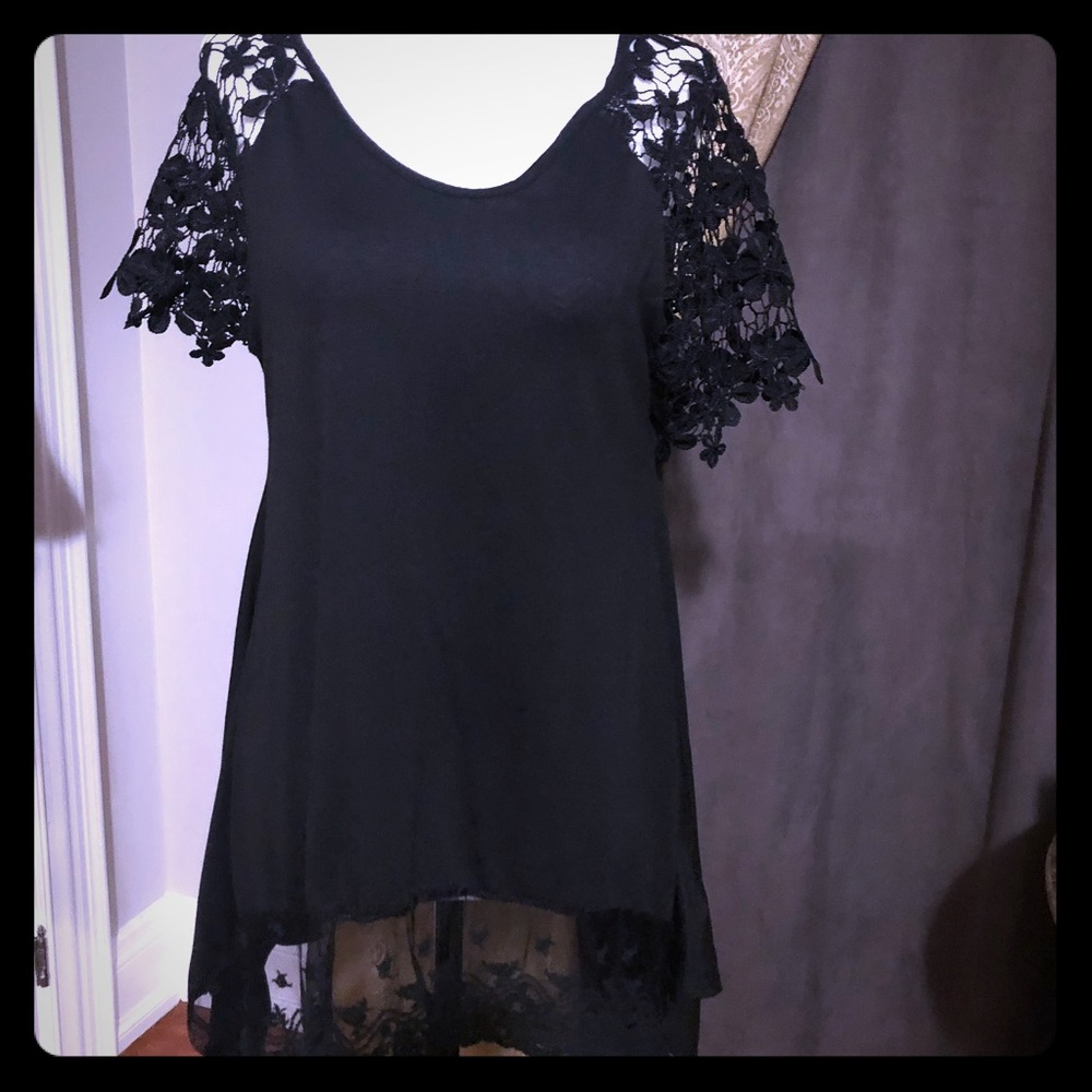 Lace sleeved top